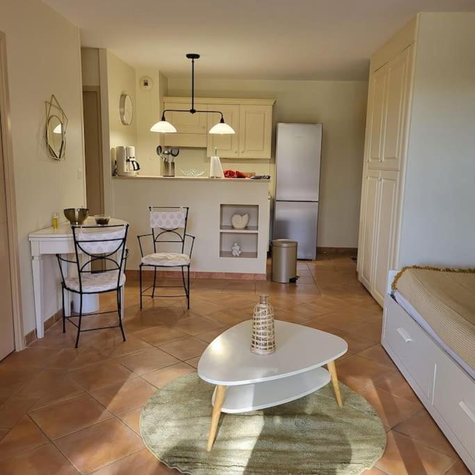 La Calade Lägenhet LʼIsle-sur-la-Sorgue Exteriör bild